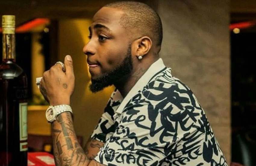 Osun 2022: Davido Reacts As Uncle Brags About Cash In Different Currencies To Voters