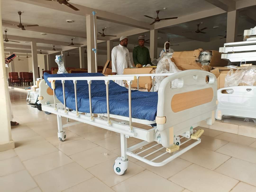 Otaru Of Auchi Receives Medical Equipments From Auchi Daughters In The US
