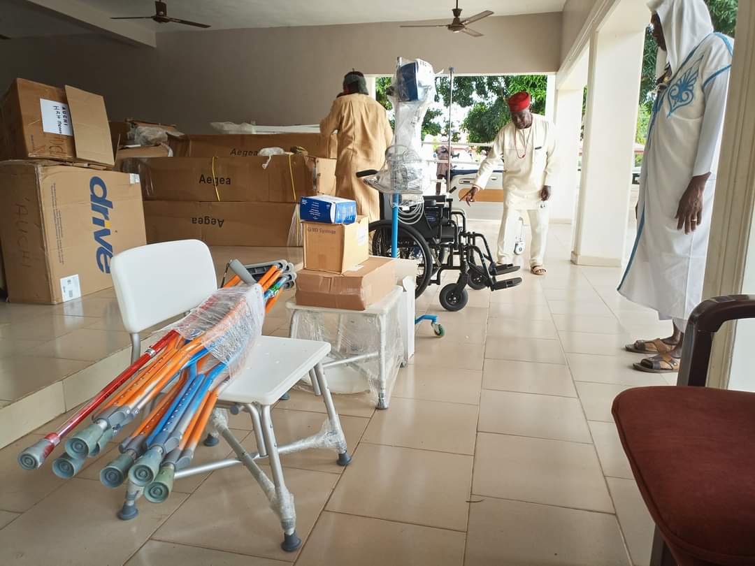 Otaru Of Auchi Receives Medical Equipments From Auchi Daughters In The US