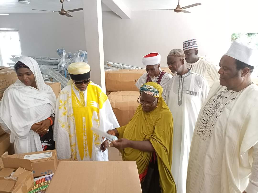 Otaru Of Auchi Receives Medical Equipments From Auchi Daughters In The US