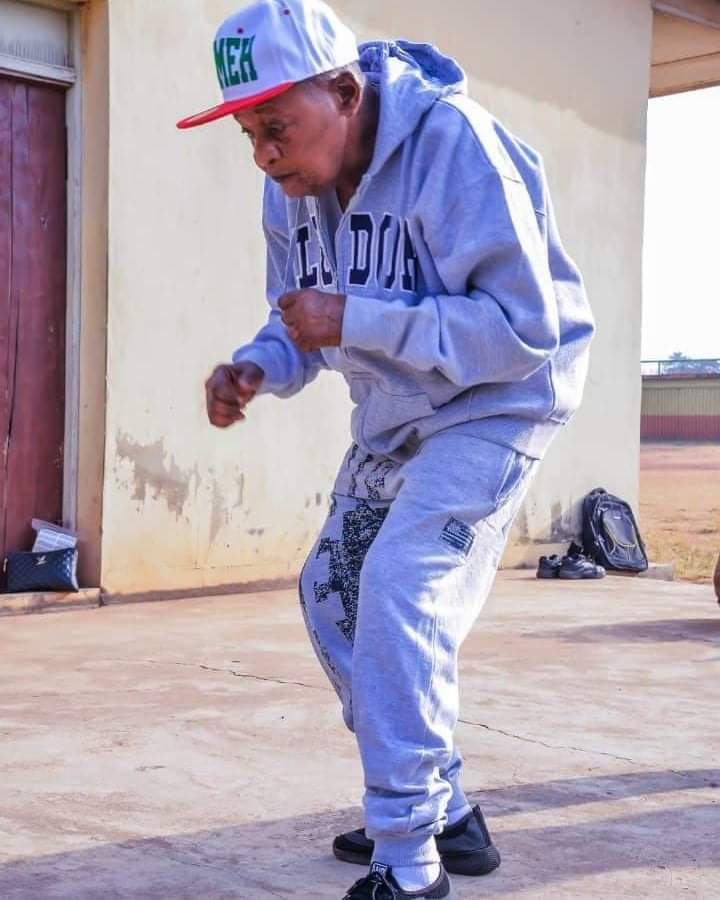 PHOTOS: 83-year-old Alaafin Works Out