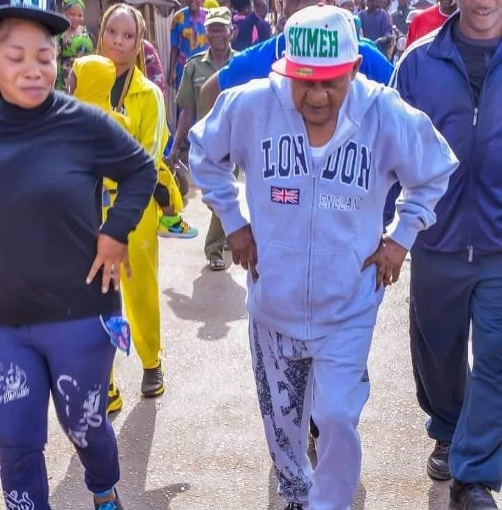 PHOTOS: 83-year-old Alaafin Works Out