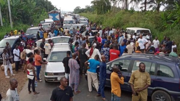 Travellers Stranded As Drivers Block Auchi-Abuja Road To Protest Colleague’s Abduction