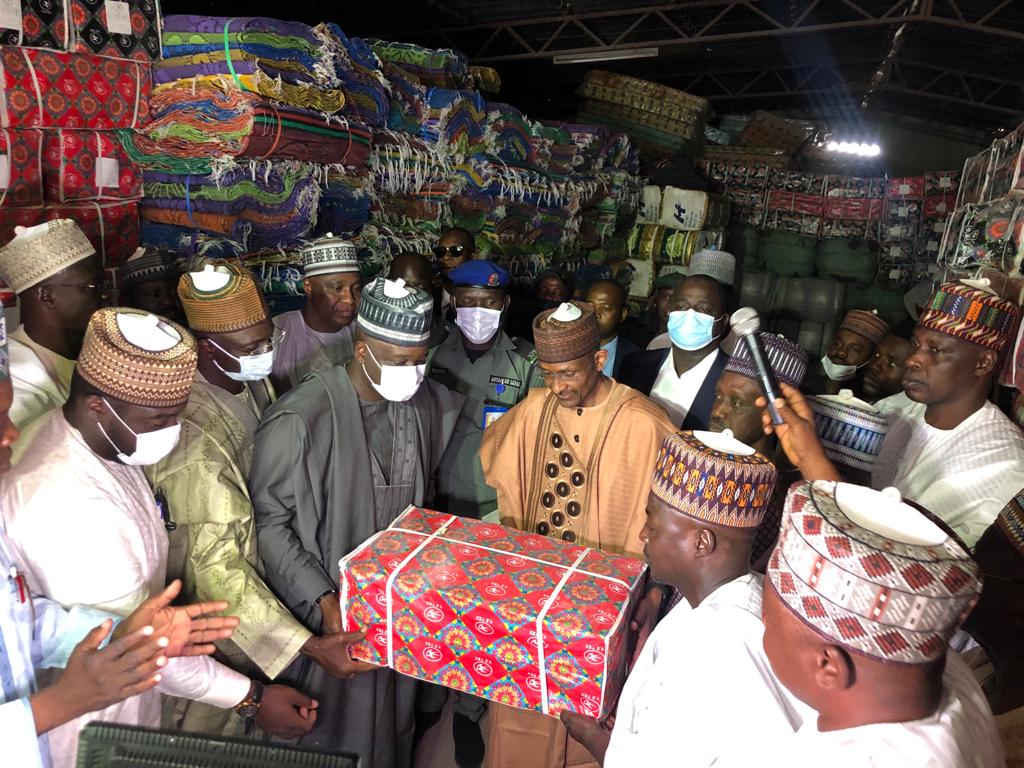 Borno Applauds FG For Donating Over 100,000 Relief Materials To IDPs