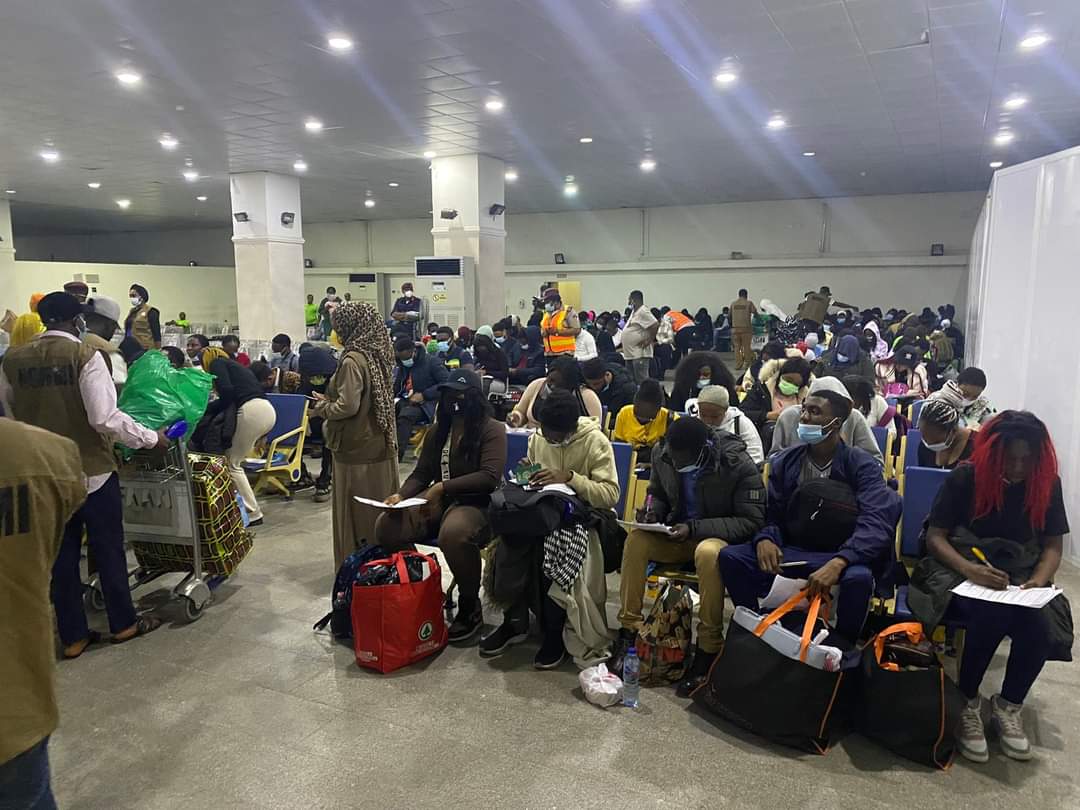 PHOTOS: FG Receives Another Batch Of Nigerians Evacuted From Ukraine