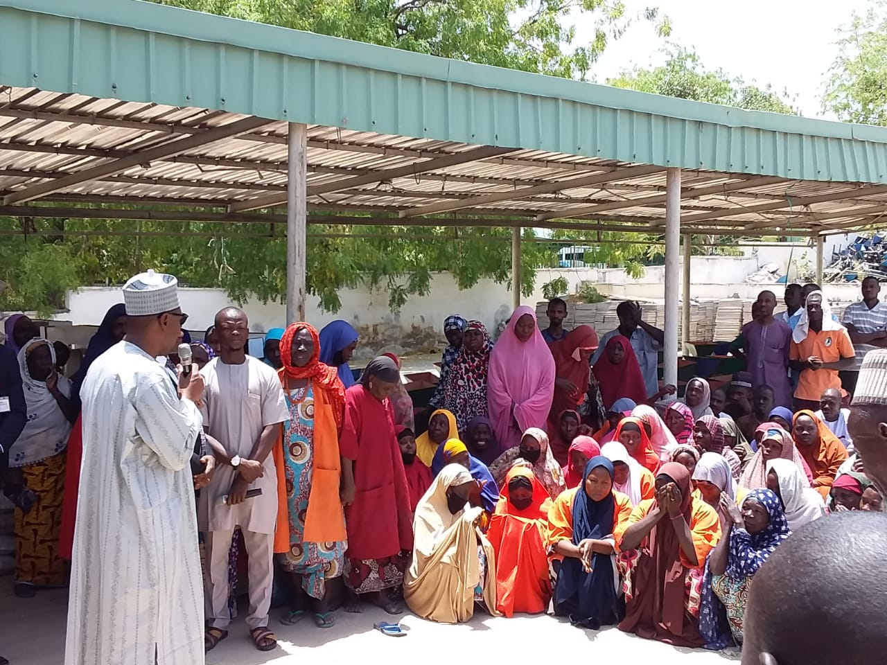 Zulum Doles Out Ramadan Palliatives To Govt. House Casual Workers And Announces 200% Salary Increase