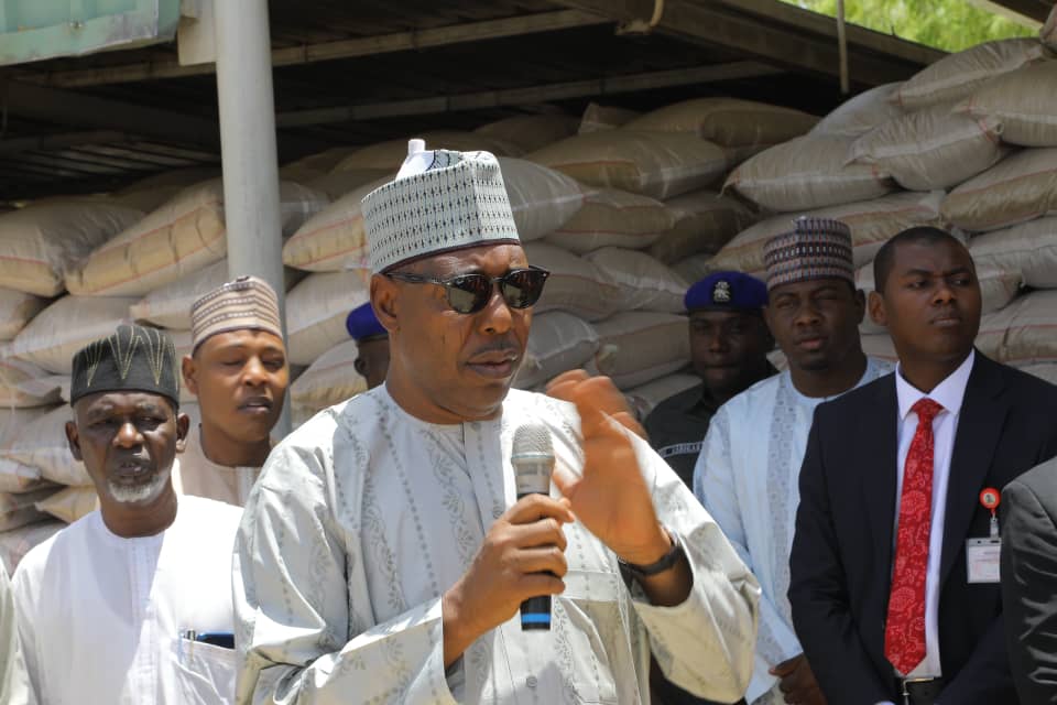 Zulum Doles Out Ramadan Palliatives To Govt. House Casual Workers And Announces 200% Salary Increase