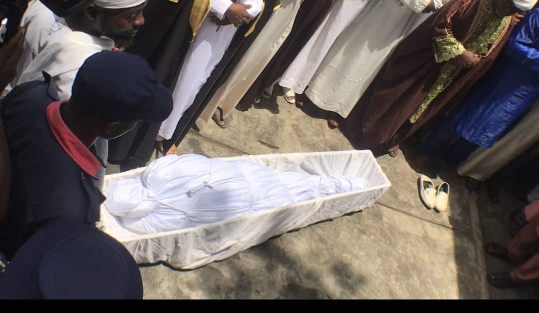 PHOTOS: Janaza Prayers For Alaafin of Oyo's Burial Hold