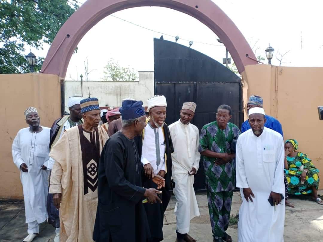 PHOTOS: Chief Imam Of Oyo Arrives At Alaafin’s Palace