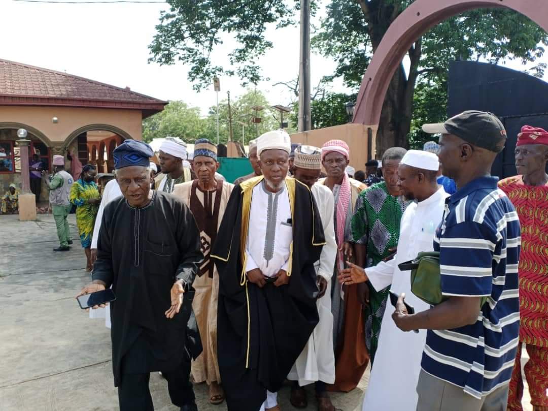 PHOTOS: Chief Imam Of Oyo Arrives At Alaafin’s Palace