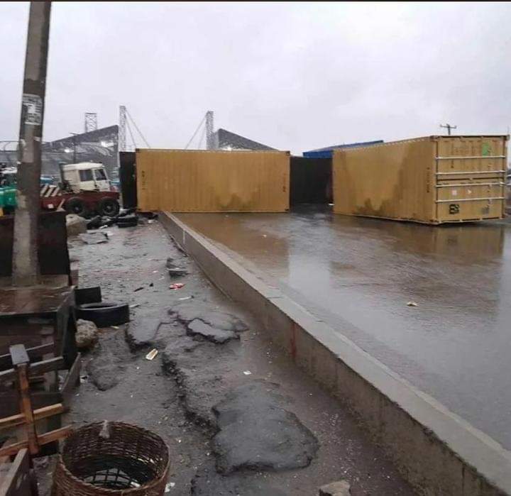 PHOTOS: Traffic As Containers Fall At Oshodi Oke