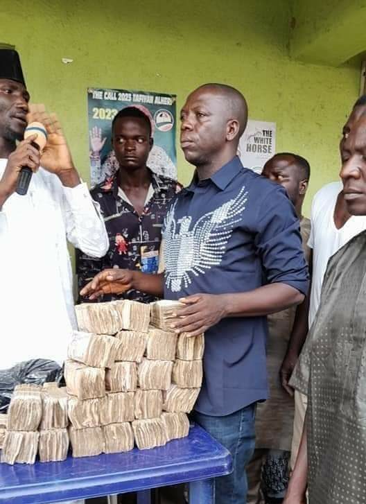 PHOTOS: PDP Delegate Distributes 'Largesse' From Presidential Primary