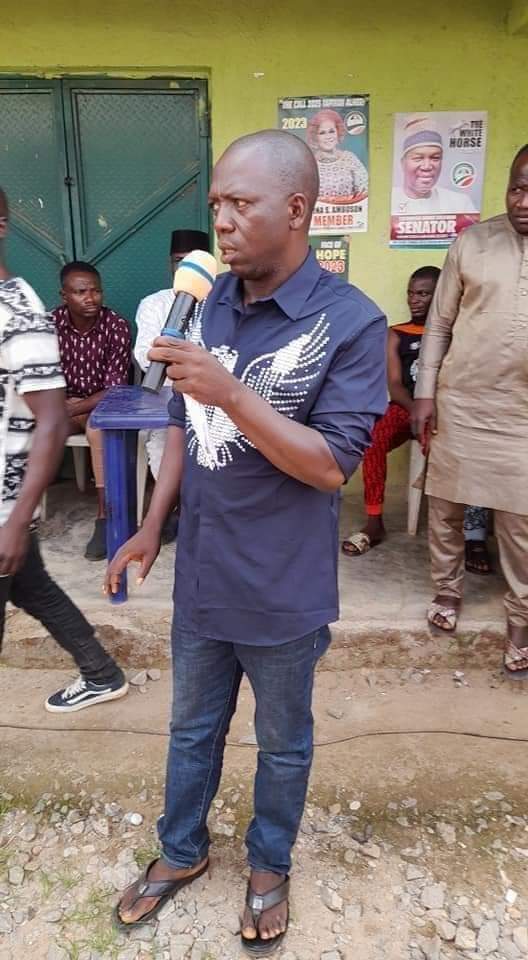 PHOTOS: PDP Delegate Distributes 'Largesse' From Presidential Primary