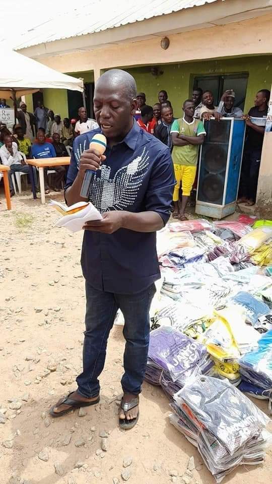 PHOTOS: PDP Delegate Distributes 'Largesse' From Presidential Primary