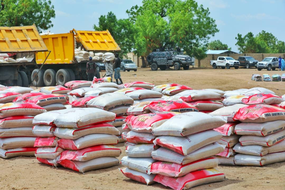 Zulum Shares N120M And Food Items To Resettle 2500 Families In Border Town  