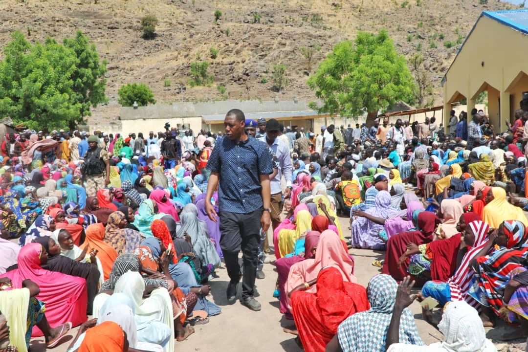 Zulum Shares N120M And Food Items To Resettle 2500 Families In Border Town  