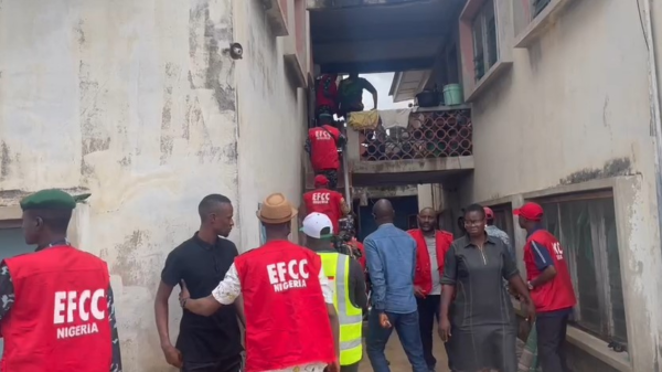 VIDEO: EFCC Arrests Party Agents For Vote Buying In Ekiti