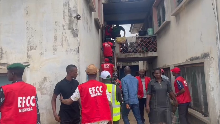 VIDEO: EFCC Arrests Party Agents For Vote Buying In Ekiti