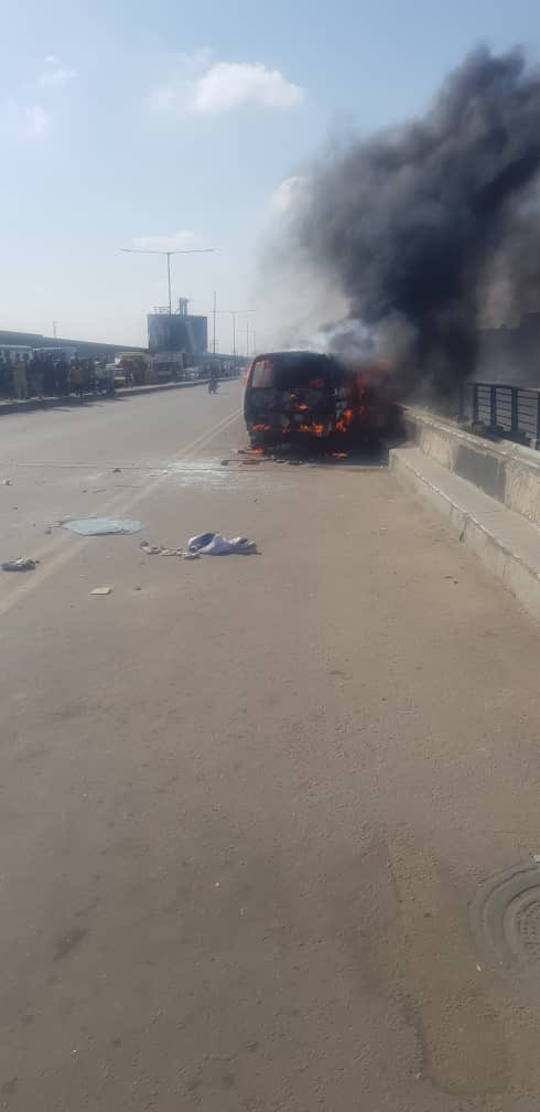 Police Save Family From Mob Who Mistook Them For Kidnappers