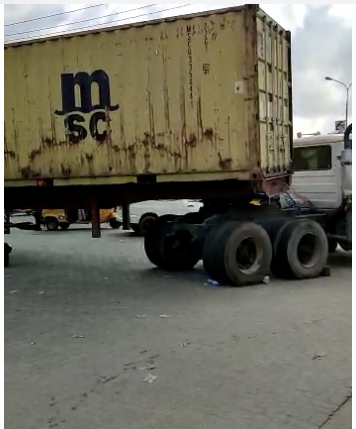 VIDEO: Broken Down Truck Spends Over 2 Days As Amuwo Odofin LGA Turn Blind Eye