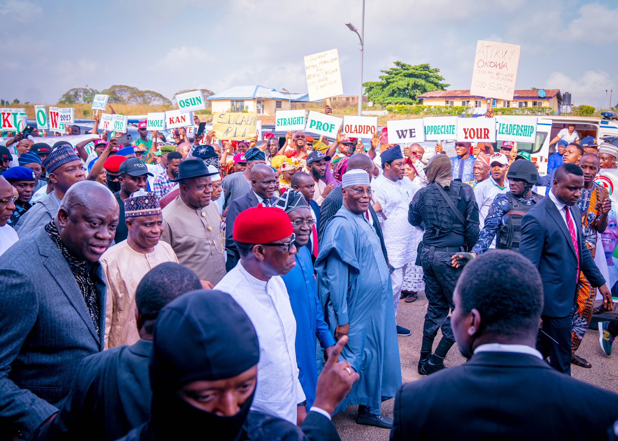 PHOTOS: Atiku Lands Ibadan Enroute Osun State For Ademola Adeleke’s Inuaguration