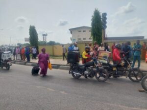 PHOTOS: Gridlock As Aviation Workers Block Access Roads To Lagos Airports