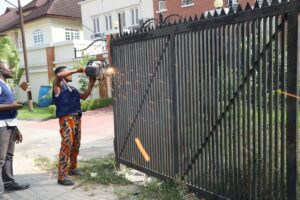 Lagos Begins Removal Of Inner Gates In Lekki