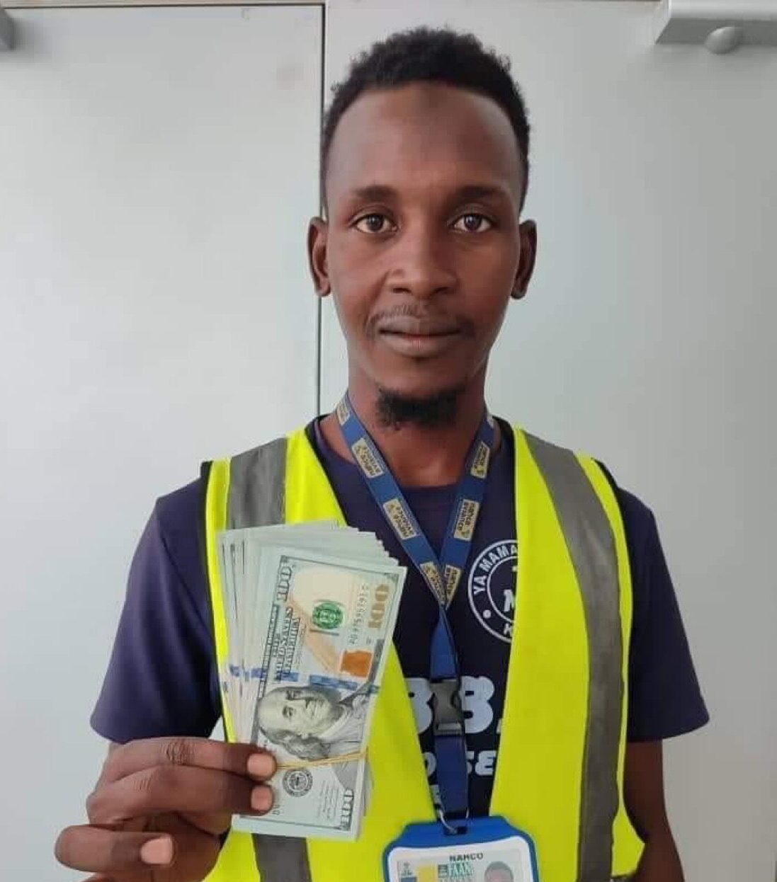 Airport Cleaner Returns $10000 Found On Plane