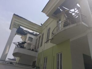 Fire Razes One-Storey Building In Lagos