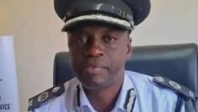 Police officer in Zambia has been arrested for allegedly releasing over a dozen prisoners so they could celebrate New Year’s Eve. Gatekeepers News reports that Detective Inspector Titus Phiri “forcibly seized cell keys” on Tuesday morning whilst “in a state of intoxication,” Zambia’s Police Service said in a press release on Wednesday. “Subsequently, (Phiri) unlocked both the male and female cells and instructed the suspects to leave, stating they were free to cross over into the New Year,” the police statement said. A manhunt has been launched for 13 detainees who remain at large, according to the police statement. Some had been facing allegations of assault and theft among other crimes, it said. “The Zambia Police Service reiterates its commitment to upholding law and order and assures the public that decisive action will be taken against any officer found to be abusing their authority or acting contrary to the law,” it added.
