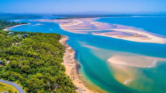 British Tourists Drown Off Australia's Grea