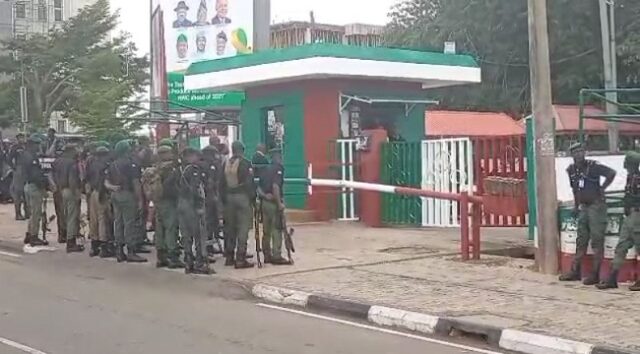 Police Surround PDP HQ Ahead Of NEC Meeting