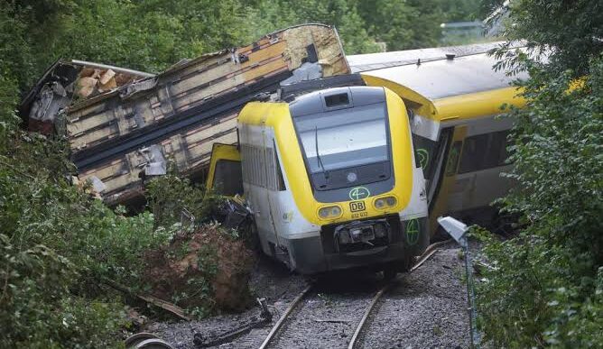Train Derails - Kills 3 In Landslide-Induced Crash